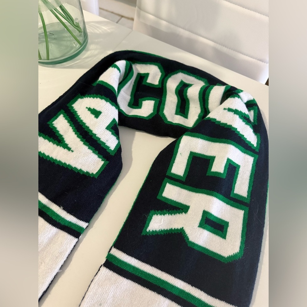 Canucks Reversible skate and orca Canucks Scarf one size - Picture 2 of 7